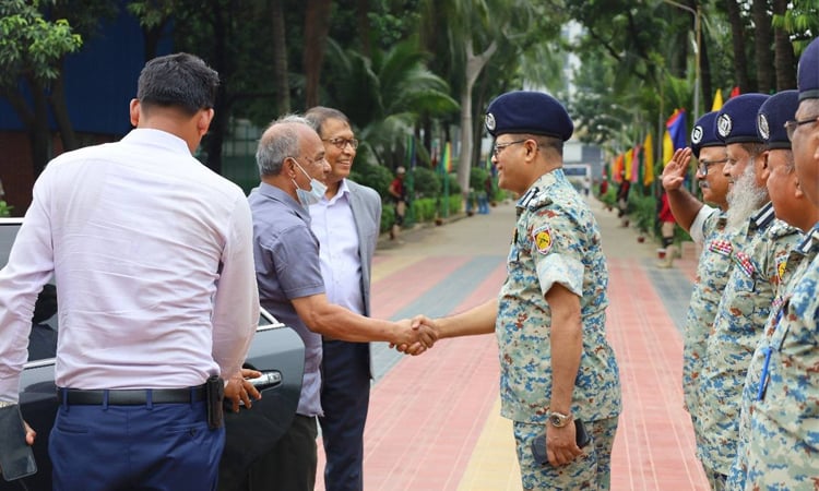 অন্তর্বর্তী সরকারের ১১ মাসে আইনশৃঙ্খলা পরিস্থিতির যথেষ্ট উন্নতি হয়েছে: স্বরাষ্ট্র উপদেষ্টা